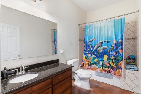 1058 E Weinert Seguin TX 78155