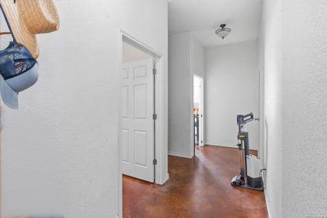 1058 E Weinert Seguin TX 78155