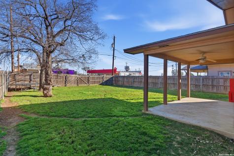 1058 E Weinert Seguin TX 78155