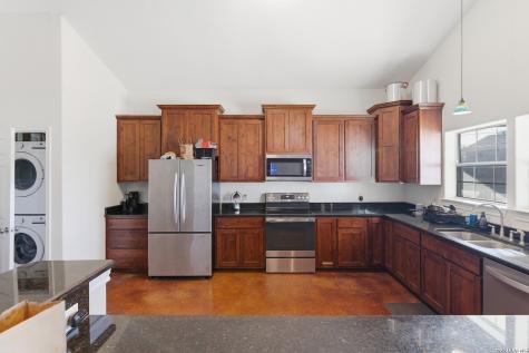 1058 E Weinert Seguin TX 78155