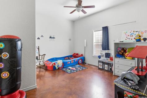1058 E Weinert Seguin TX 78155