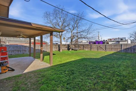 1058 E Weinert Seguin TX 78155