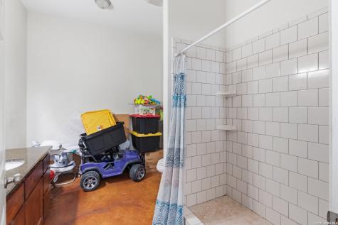 1058 E Weinert Seguin TX 78155