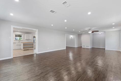 210 S Manton Lane Castle Hills TX 78213