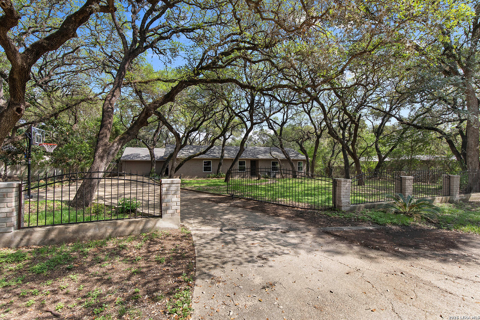 210 S Manton Lane Castle Hills TX 78213