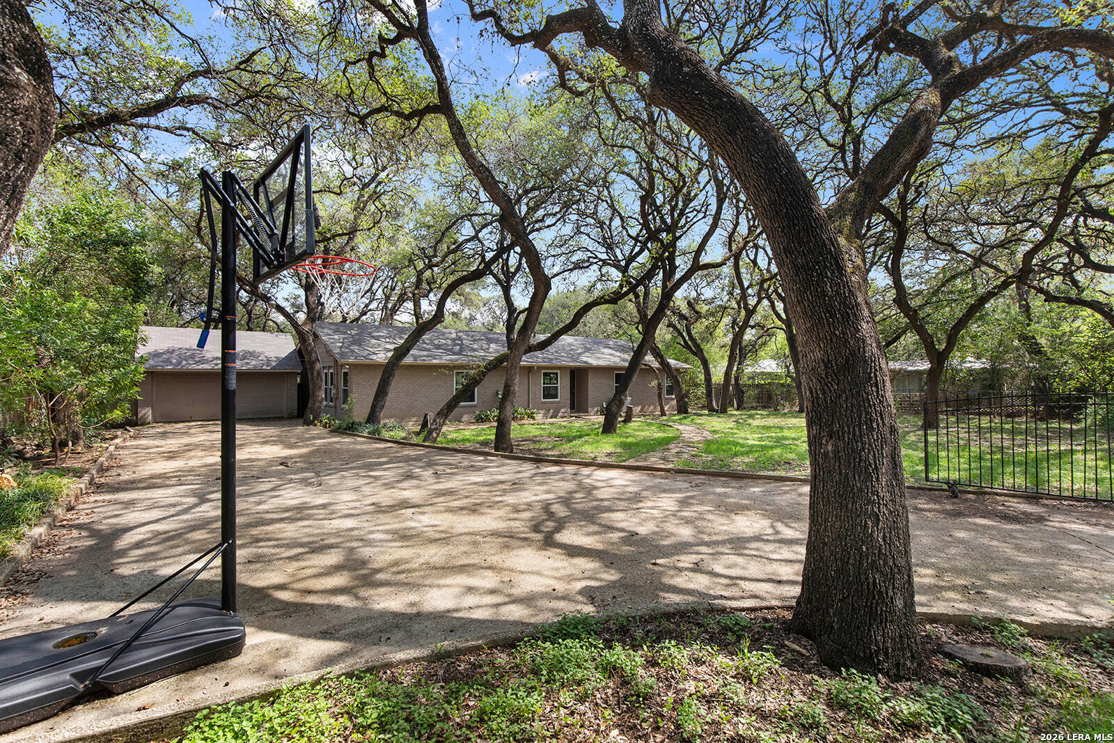 210 S Manton Lane Castle Hills TX 78213