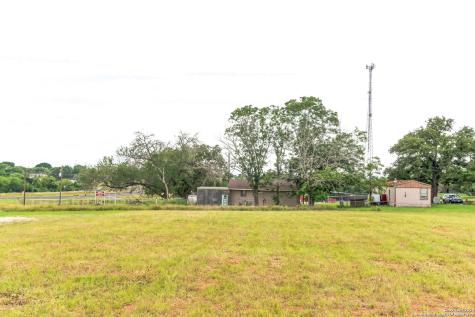 204 Hummingbird Lane Floresville TX 78114