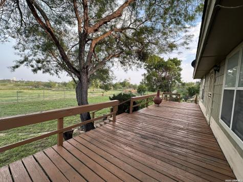 2542 Pena Carrizo Springs TX 78834