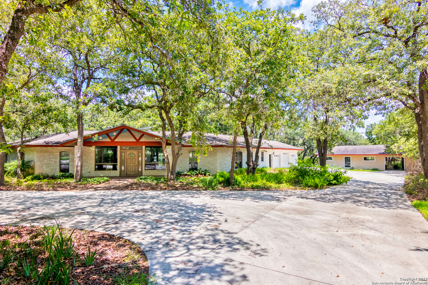 313 Forest Country Drive La Vernia TX 78121