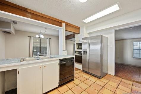795 S State Highway 16 Jourdanton TX 78026