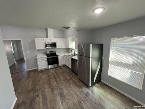 112 Avenue B Converse TX 78109