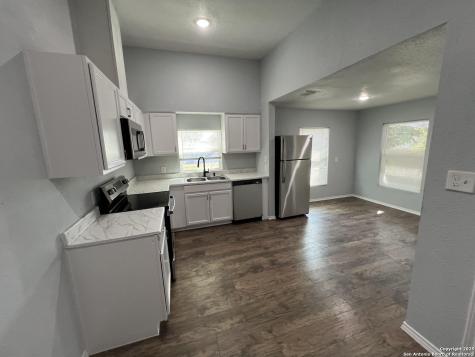 112 Avenue B Converse TX 78109