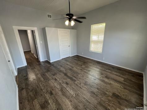 112 Avenue B Converse TX 78109