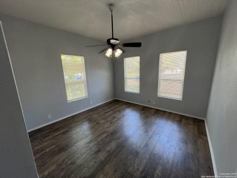 112 Avenue B Converse TX 78109