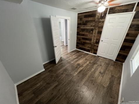 112 Avenue B Converse TX 78109