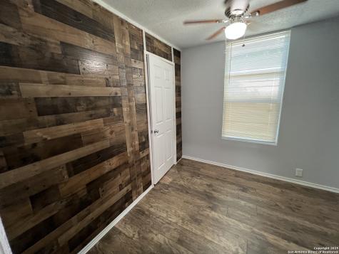 112 Avenue B Converse TX 78109