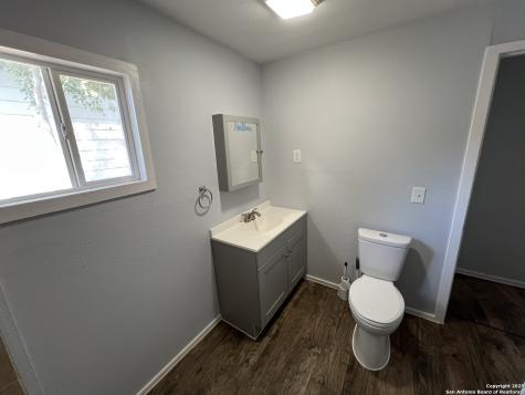 112 Avenue B Converse TX 78109