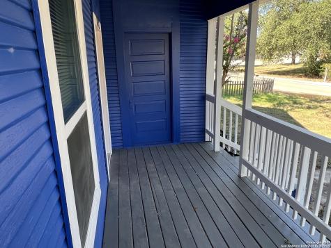 112 Avenue B Converse TX 78109