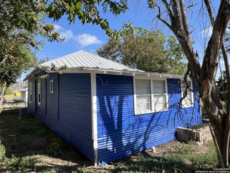 112 Avenue B Converse TX 78109