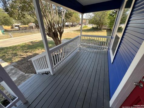 112 Avenue B Converse TX 78109