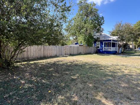112 Avenue B Converse TX 78109