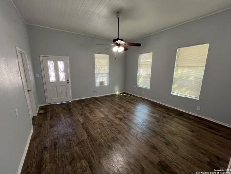 112 Avenue B Converse TX 78109