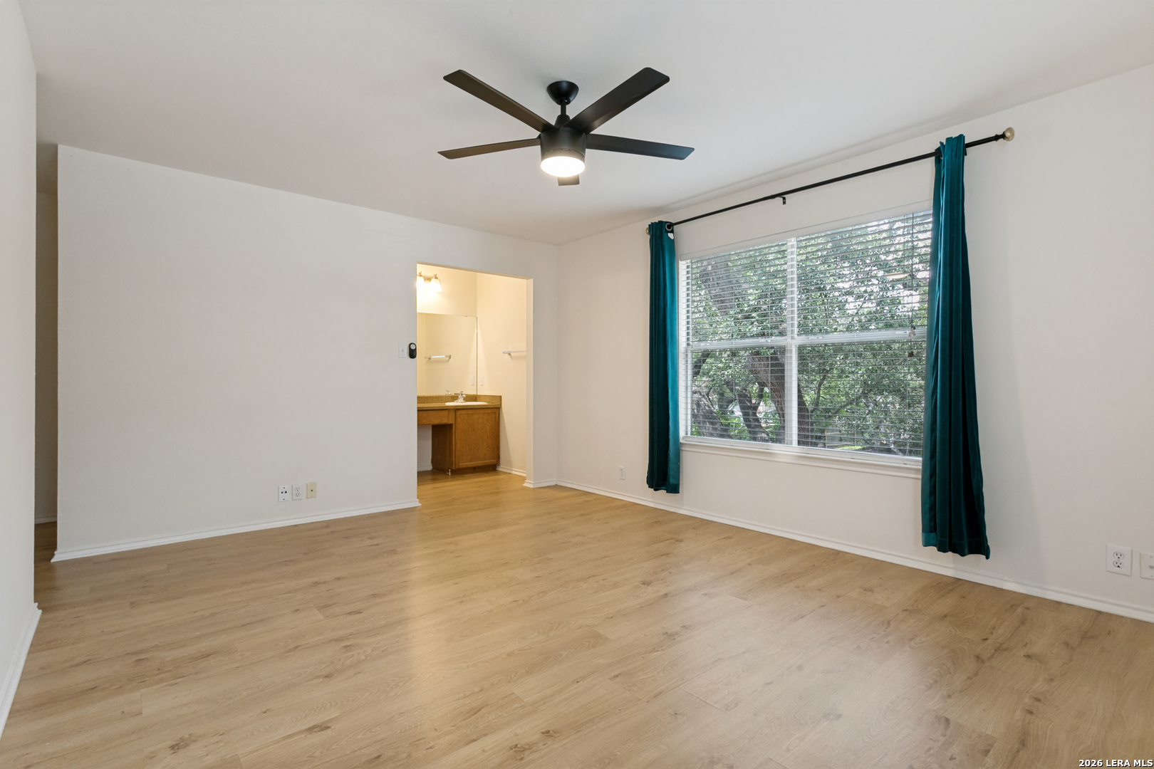 6015 Loch Maree San Antonio TX 78240