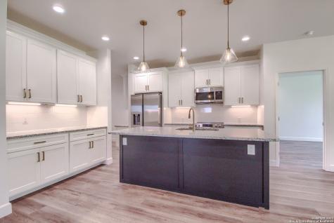 812 34th Street Hondo TX 78861