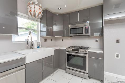 229 Weathercock Lane Windcrest TX 78239