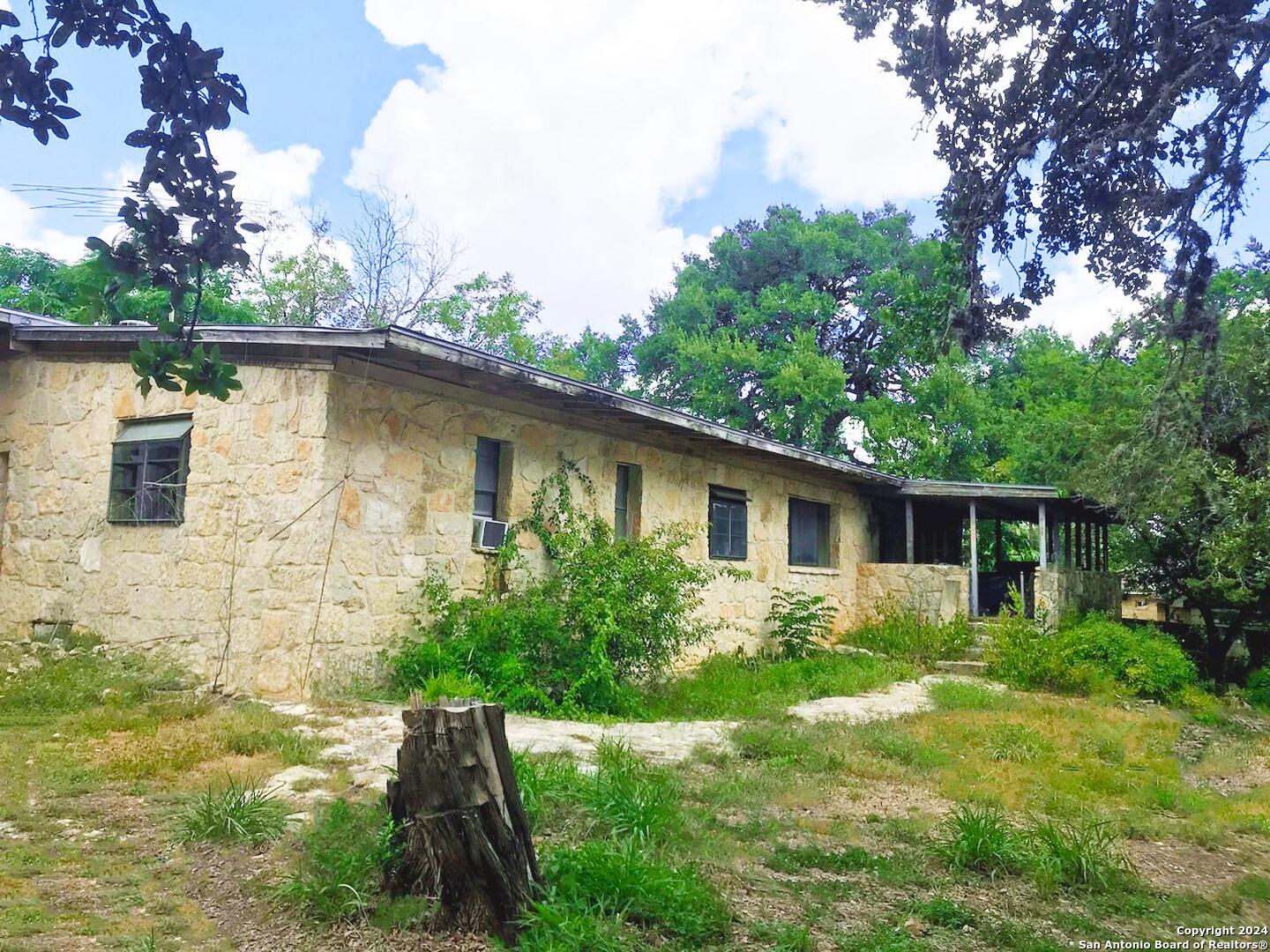 1129 Pine Eagle Lane San Antonio TX 78260