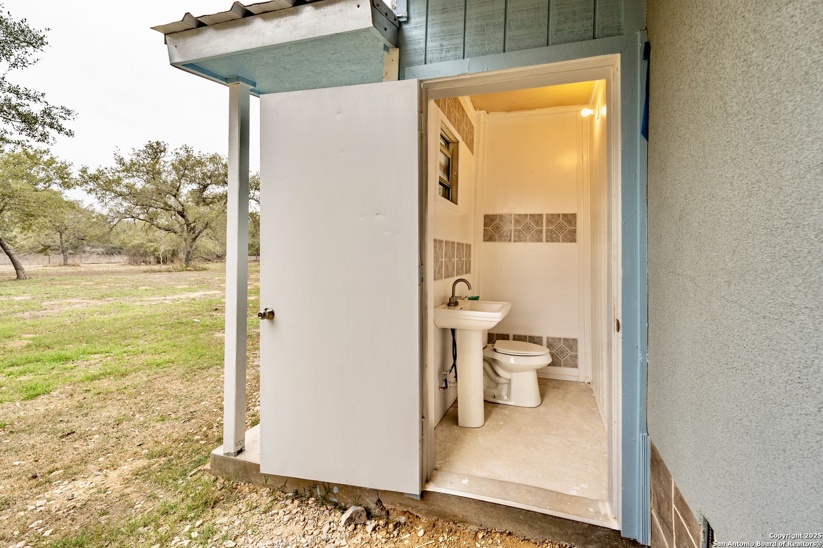 472 County Road 6723 Natalia TX 78059