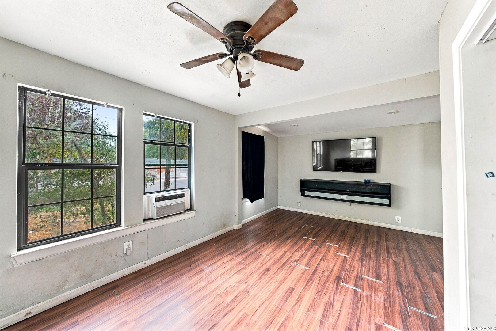 217 W Benbo Street Seguin TX 78155