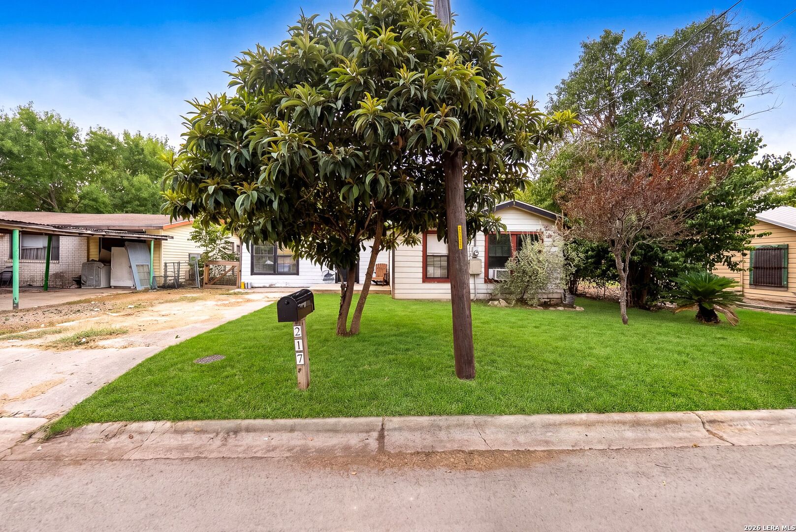 217 W Benbo Street Seguin TX 78155