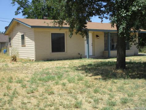 820 E Alabama Street Pearsall TX 78061