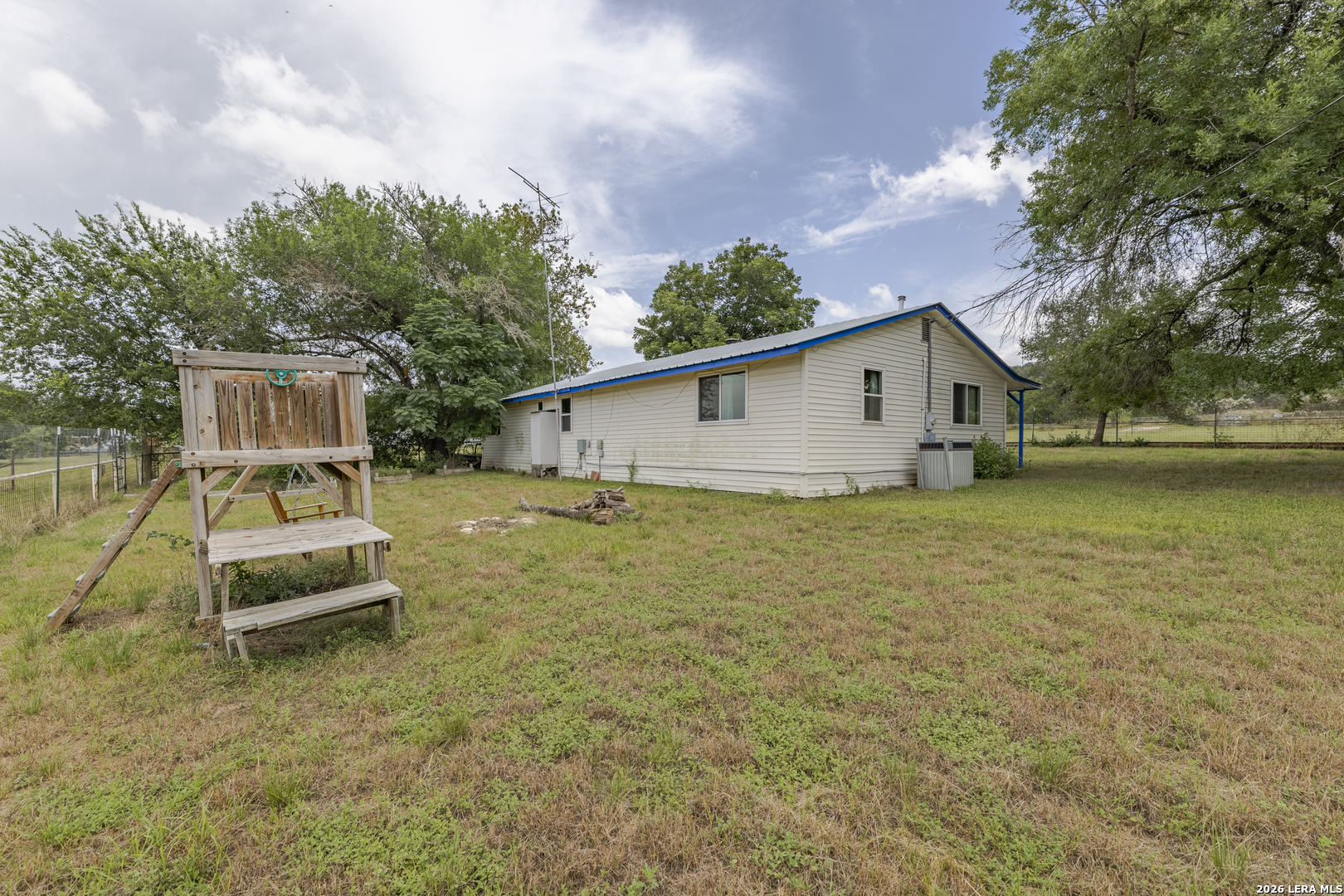 1628 County Road 357 Utopia TX 78884