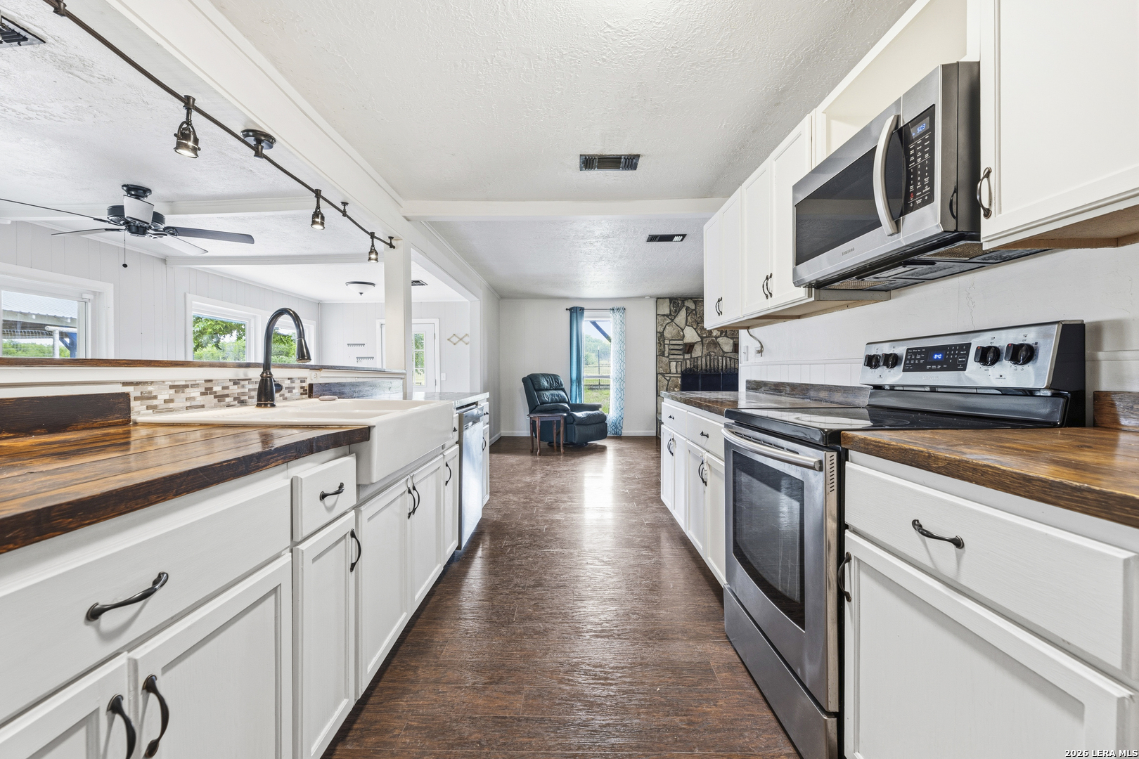 1628 County Road 357 Utopia TX 78884