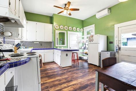 757 N Getty Street Uvalde TX 78801