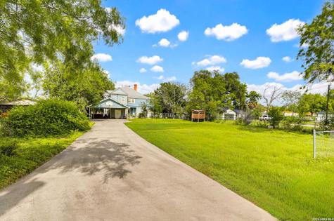 757 N Getty Street Uvalde TX 78801