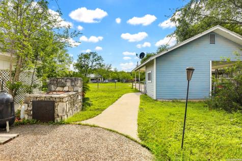757 N Getty Street Uvalde TX 78801