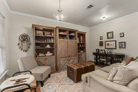 1040 County Road 2720 Mico TX 78056