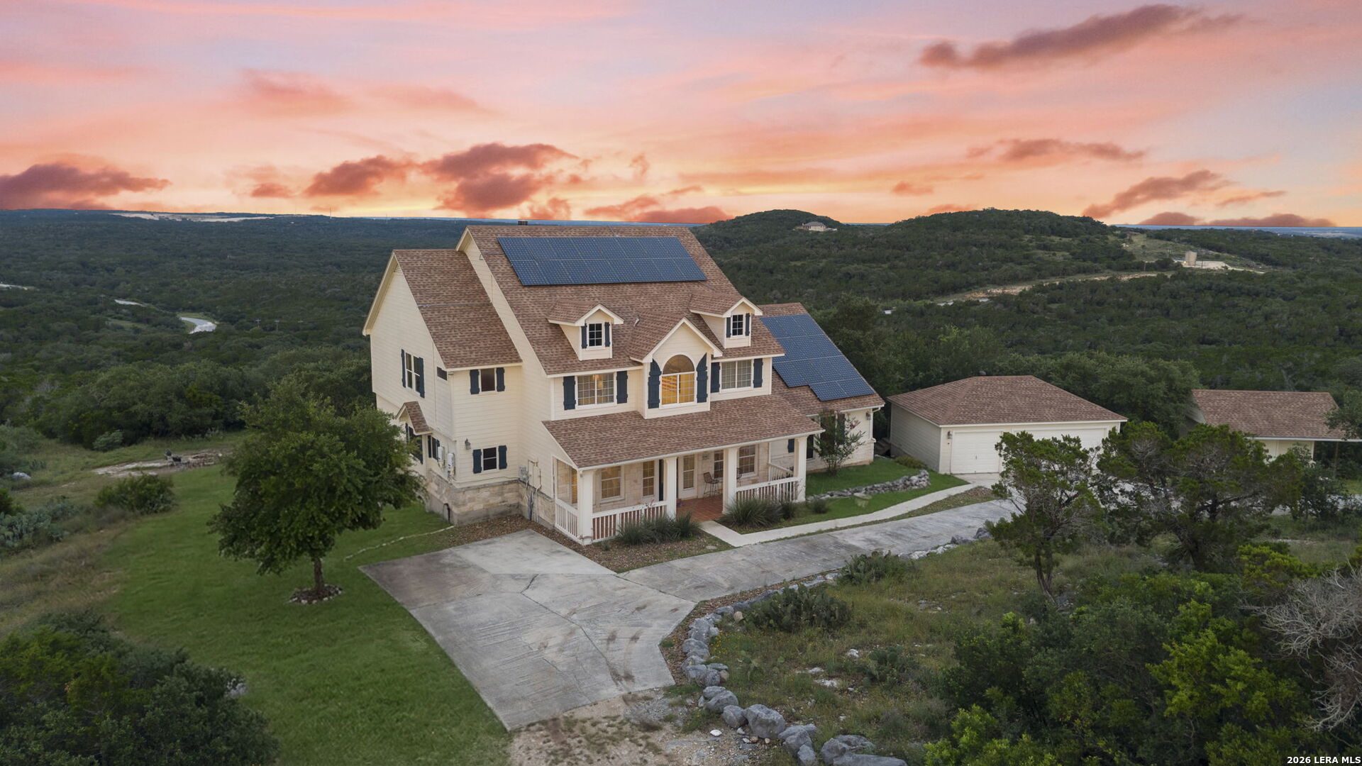1040 County Road 2720 Mico TX 78056