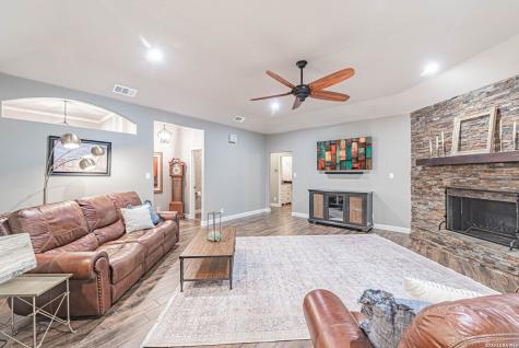 218 Deer Ridge La Vernia TX 78121