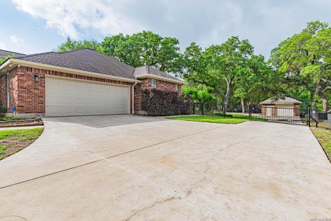 218 Deer Ridge La Vernia TX 78121