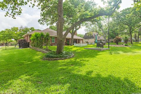 218 Deer Ridge La Vernia TX 78121