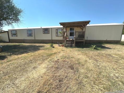 240 Lakeview Pleasanton TX 78064