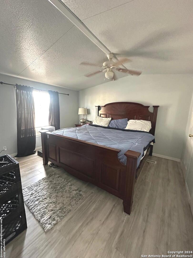 240 Lakeview Pleasanton TX 78064