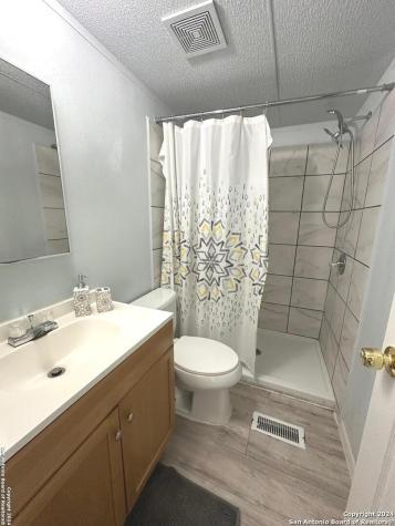 240 Lakeview Pleasanton TX 78064