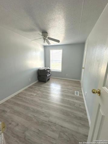 240 Lakeview Pleasanton TX 78064