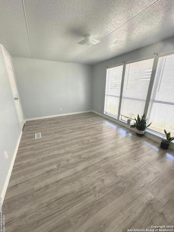 240 Lakeview Pleasanton TX 78064