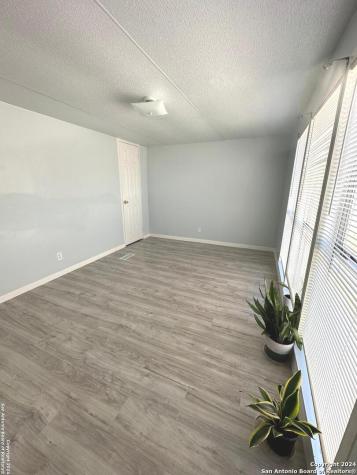 240 Lakeview Pleasanton TX 78064